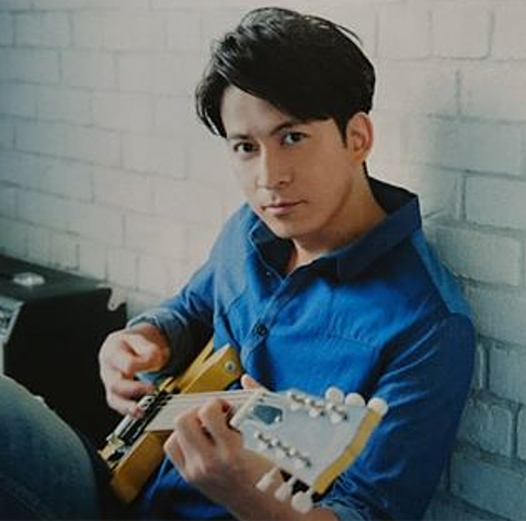 岡田クンとギター。の画像(プリ画像)