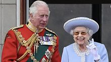 エリザベス女王とチャールズ3世新国王 プリ画像