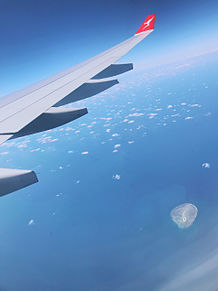 飛行機の窓から見える景色の画像(blue sky blueに関連した画像)