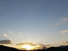 昨日の夕陽と今日の雲が多い青空の画像(青 模様に関連した画像)
