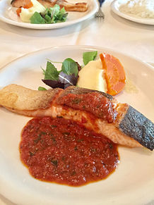 鮭のムニエルトマトソース添え プリ画像