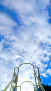 真っ白な雲と滑り台の画像(公園に関連した画像)