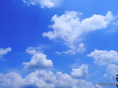 爽やかな青空と白い雲の画像(プリ画像)