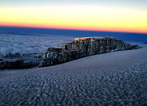 アフリカ最高峰の美ーキリマンジャロの画像(プリ画像)