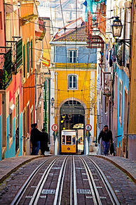 歴史と潮風とトラムの陽気な町の画像(ポルトガルに関連した画像)