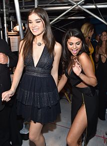 MTV VMA 2015 Selena Gomez Hailee Steinfeldの画像(HaileeSteinfeldに関連した画像)