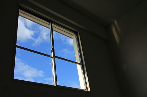 窓の外の空の画像(プリ画像)