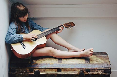 ギター少女の画像(プリ画像)