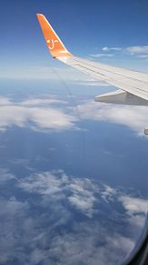 雲の上を飛んでいる飛行機が、なんか幻想的だったから撮ってみた プリ画像