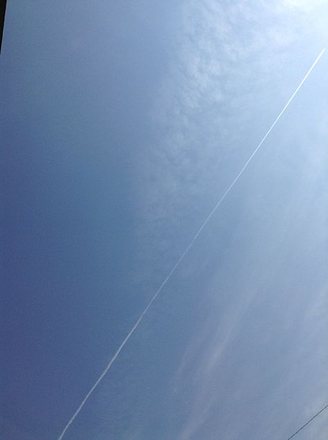 飛行機雲の画像(プリ画像)