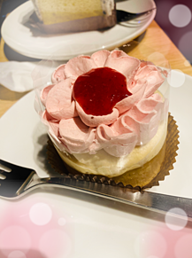 ケーキ　ピンク　いちごの画像(プリ画像)
