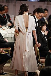 アカデミー賞 ガッキー 白いドレスの画像(アカデミー賞に関連した画像)