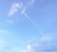青空の飛行機雲の画像(飛行機雲に関連した画像)