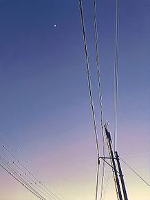 月と電柱の画像(電線に関連した画像)