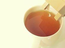 紅茶を覗いてるダンボーの画像(#紅茶に関連した画像)