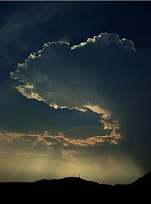 ふちが光ってる雲の画像(プリ画像)