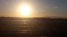 景色 空港から見える富士山と太陽 プリ画像