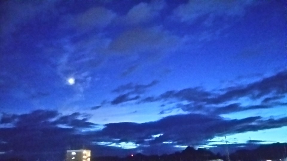 空 雲 綺麗 画像 加工なし 夜 夜景 月 完全無料画像検索のプリ画像 Bygmo