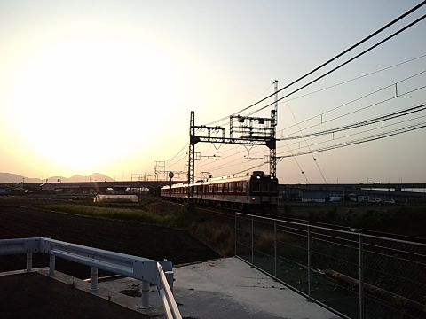 夕方の近鉄電車の画像 プリ画像