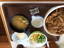 すき家 牛丼 味噌汁 オクラサラダの画像(味噌汁に関連した画像)