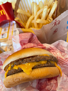 Wチーズバーガー フライドポテト　マクドナルドの画像(チーズバーガーに関連した画像)