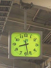 駅の時計の画像(プラットフォームに関連した画像)