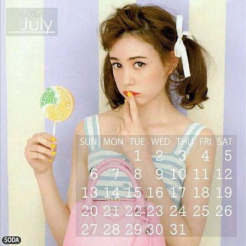トリンドル玲奈 7月カレンダーの画像(プリ画像)